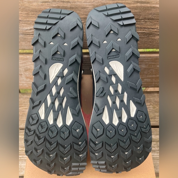 Altra Men's Dark Clay and Black Athletic Shoes - Picture 5 of 6